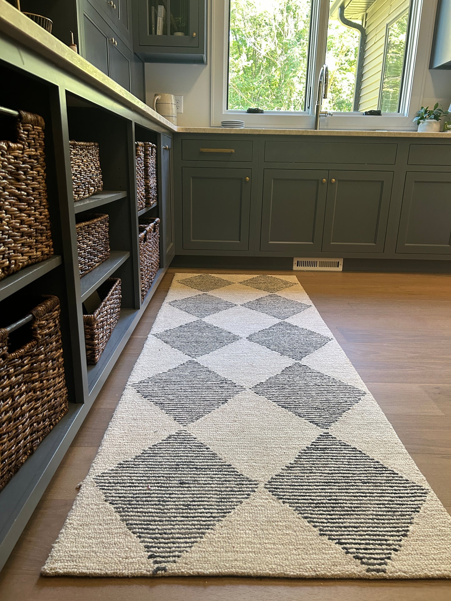Francis Beige / Charcoal Runner 2'-6" x 7'-6"